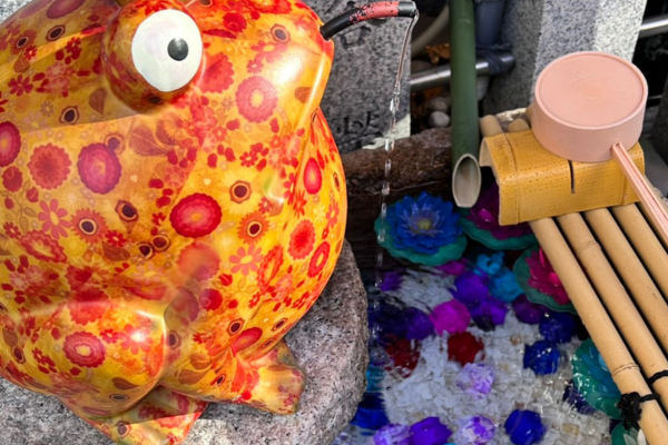 お初天神の手水舎を上から撮影