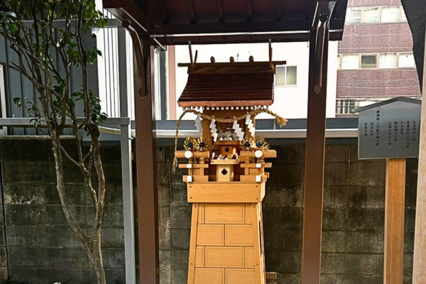 天之参剣神社のお社を正面から撮影